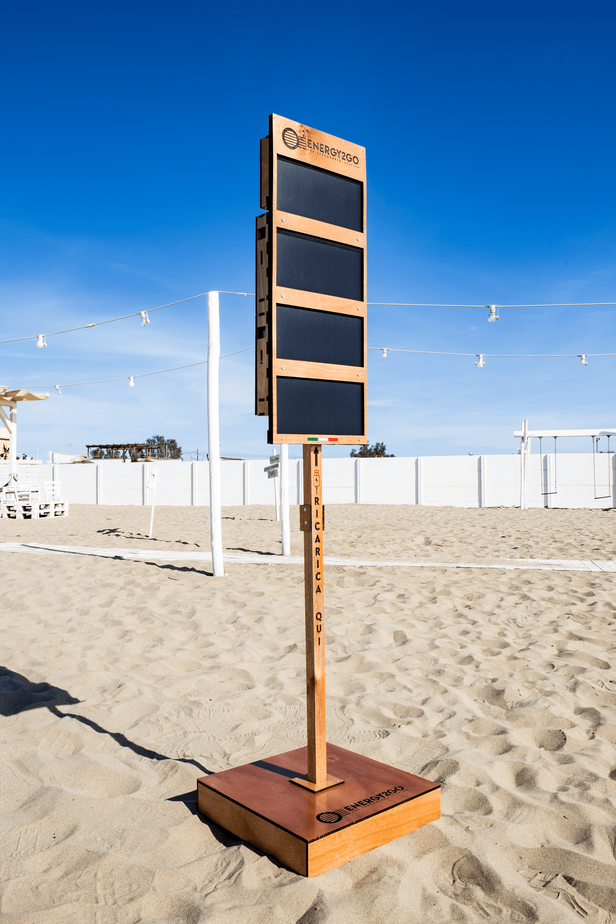 ENERGY2GO stazione ricarica solare smartphone legno 28W 161Wh