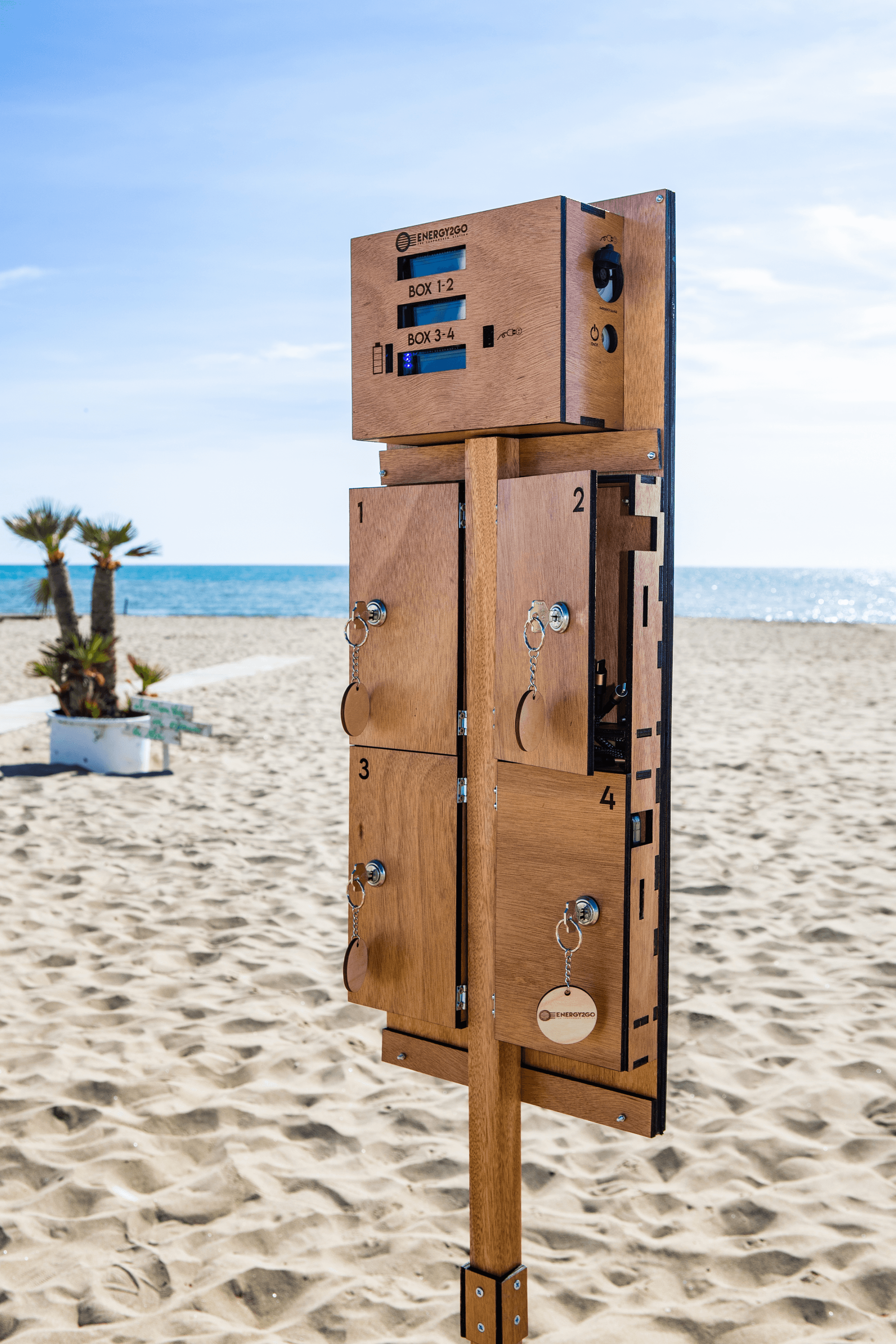 ENERGY2GO stazione ricarica solare smartphone legno 28W 161Wh