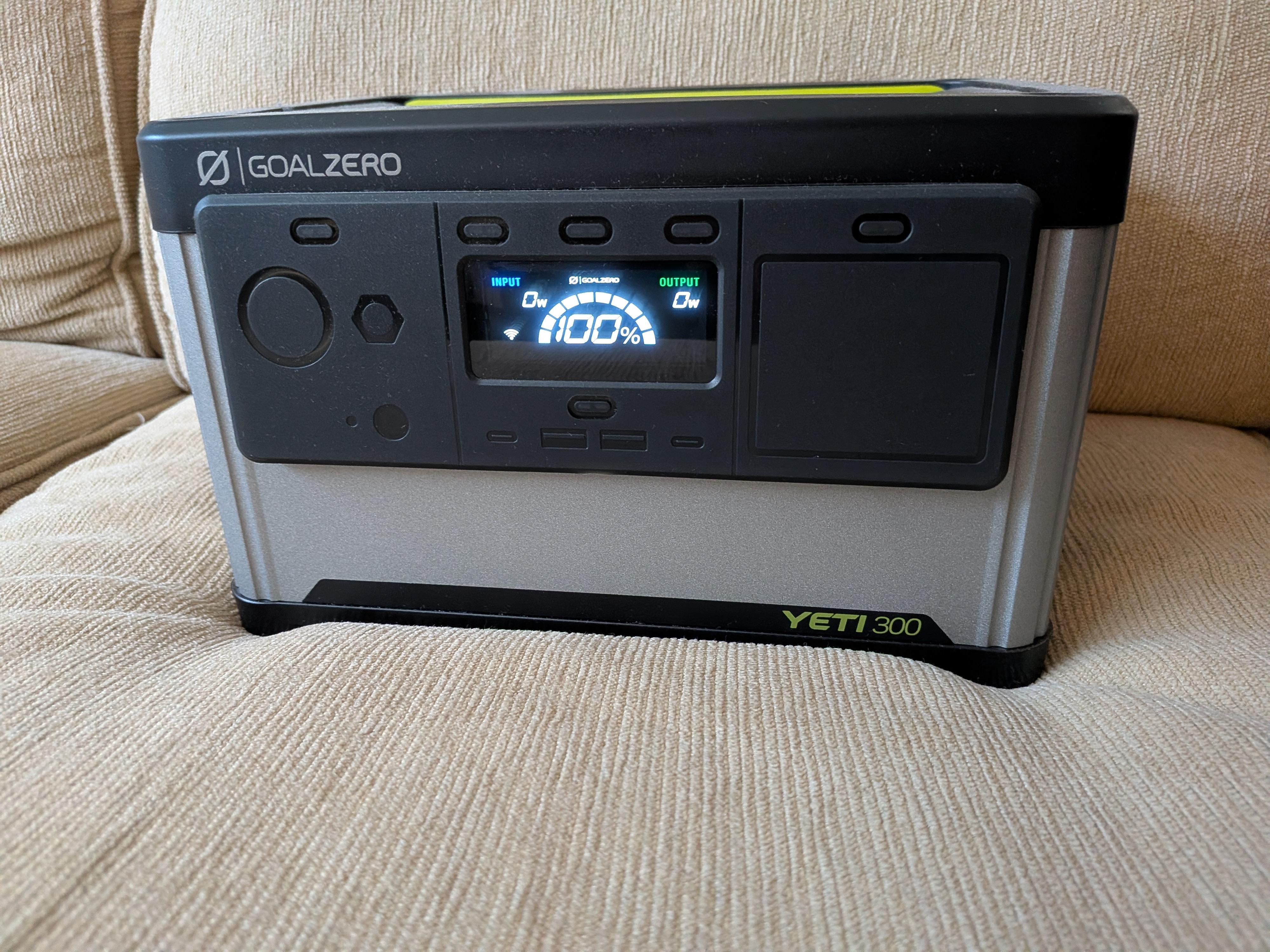 GoalZero Yeti 300 centrale elettrica 297Wh con luce Skylight
