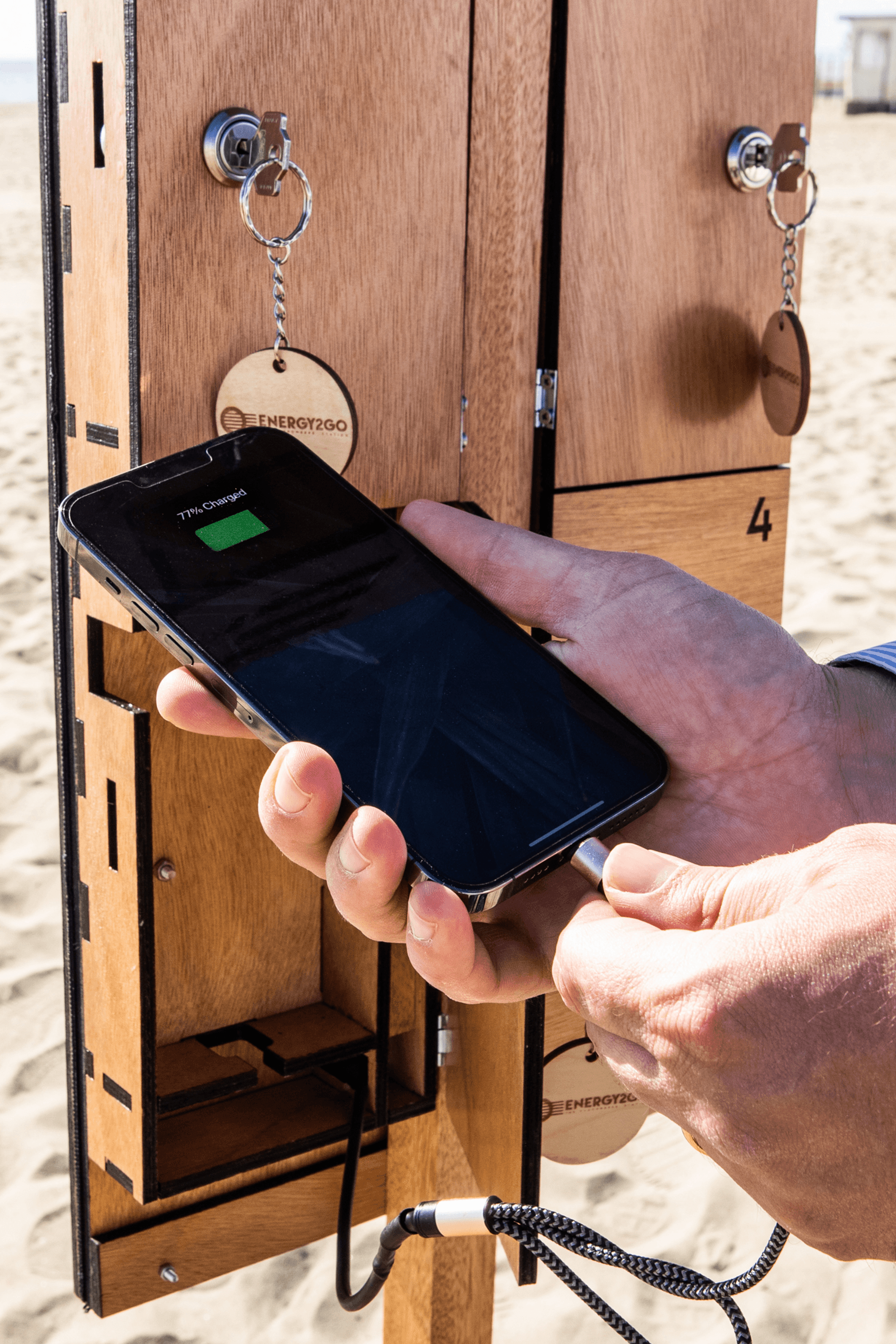 ENERGY2GO stazione ricarica solare smartphone legno 28W 161Wh
