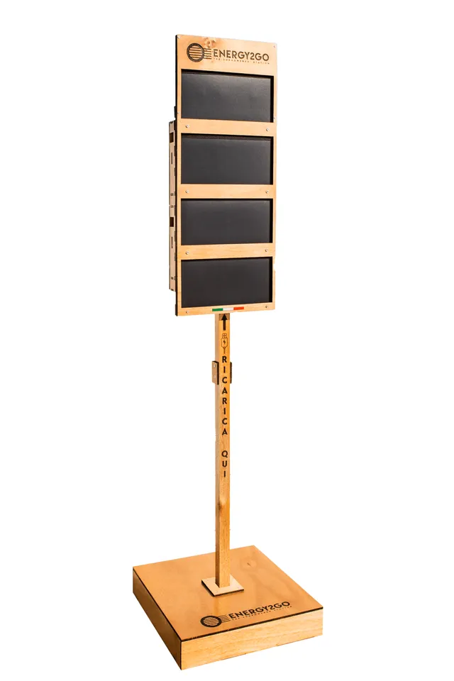 ENERGY2GO stazione ricarica solare smartphone legno 28W 161Wh