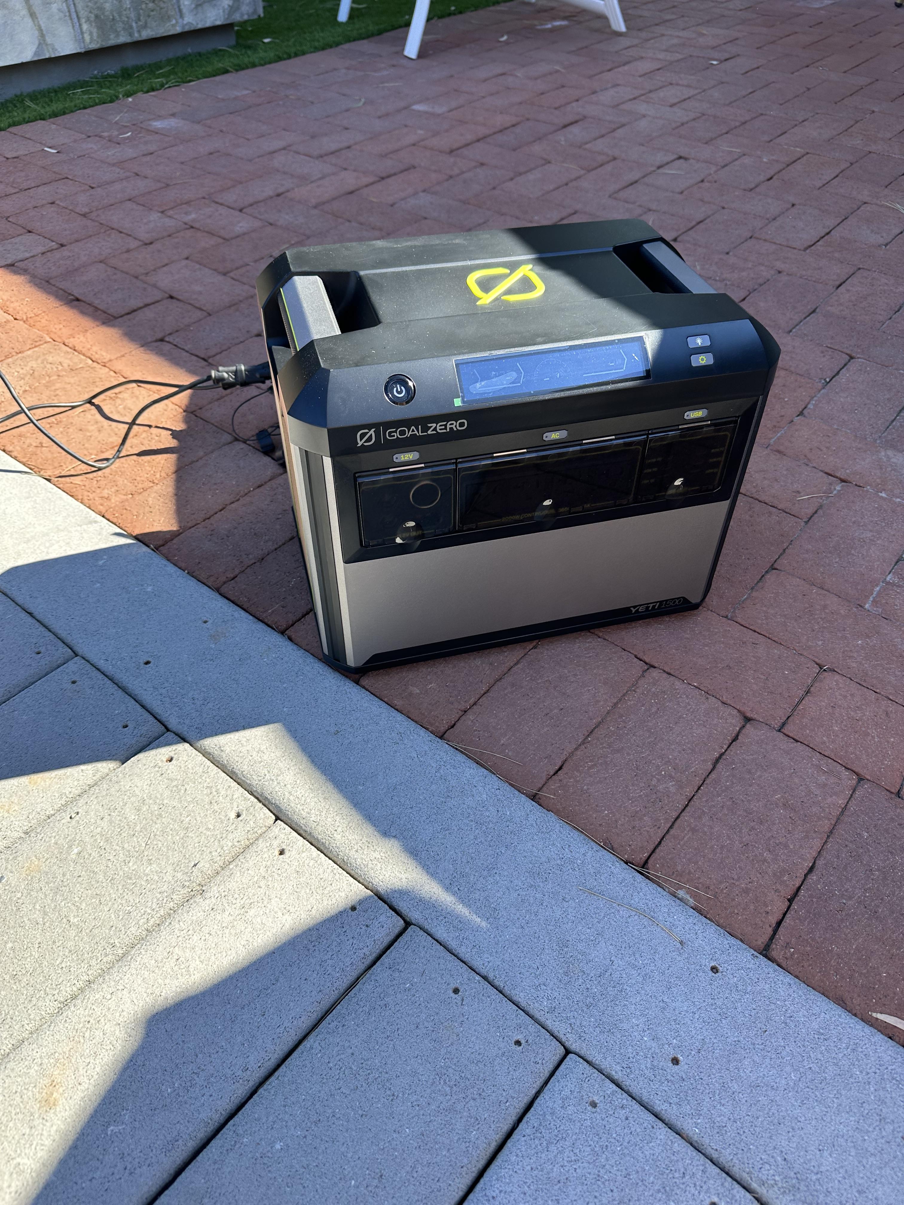 Goal Zero Yeti 1500 Boulder 100 generatore solare 2000W