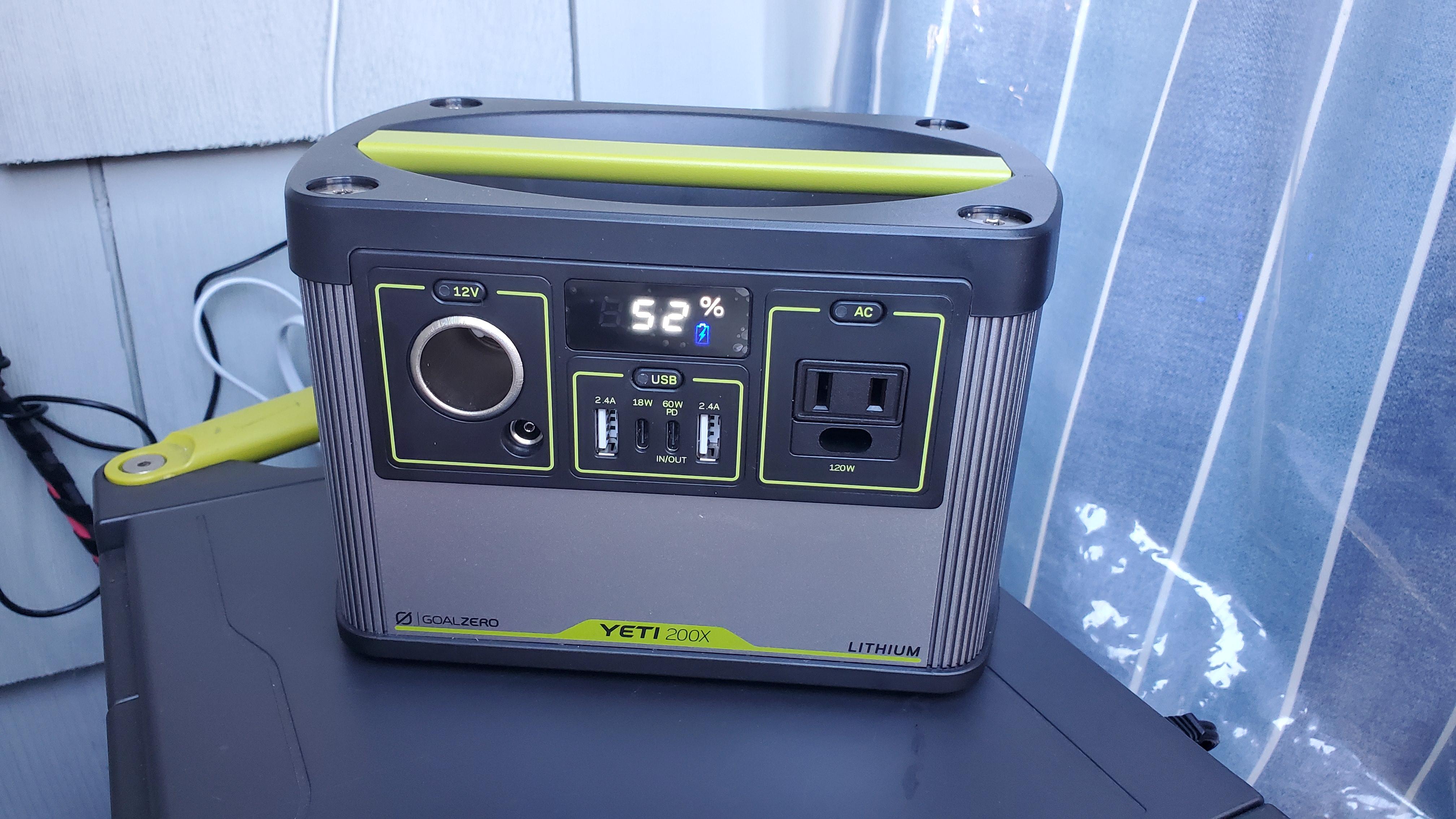 Goal Zero Yeti 200X kit generatore solare Nomad 50+luci