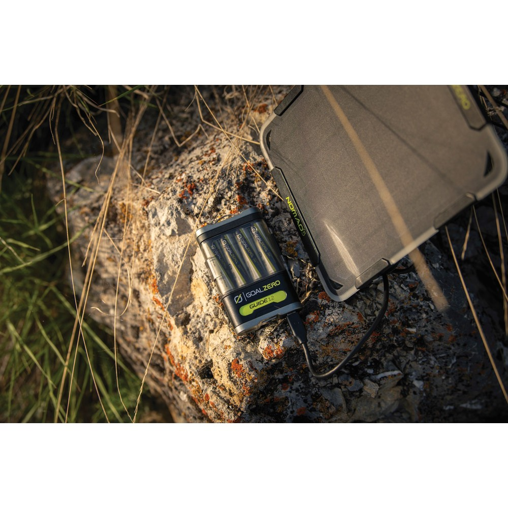 Goal Zero Guide 12 + Nomad 5 kit solare 5W pronto all’uso